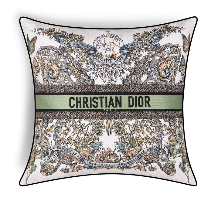 compose?brand=dior&model=square pillow&version=653&p=base:embroidery:hyp02cre1uc600&initials=&size=718&logic=1&initials profile=style::hyp02cre1uc600&size=870